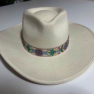 Chic Cream Hat with Floral Embroidery